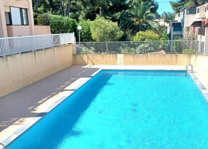 With Pool - Near The * Bandol