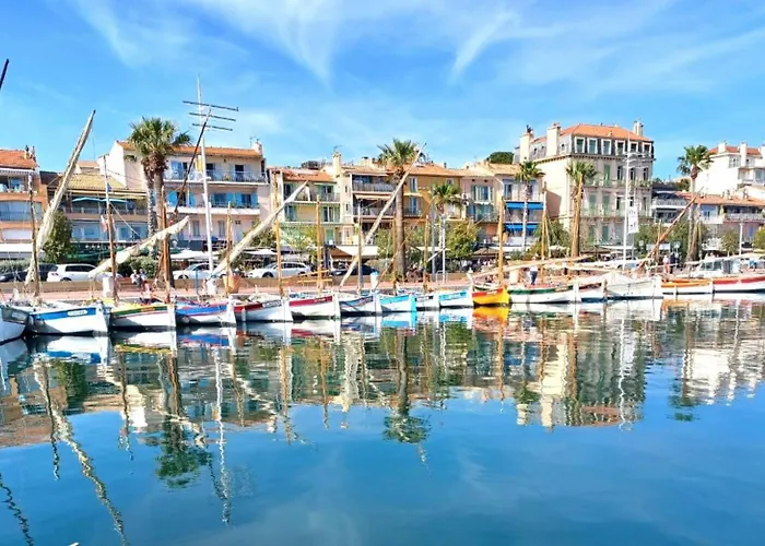 With Pool - Near The * Bandol