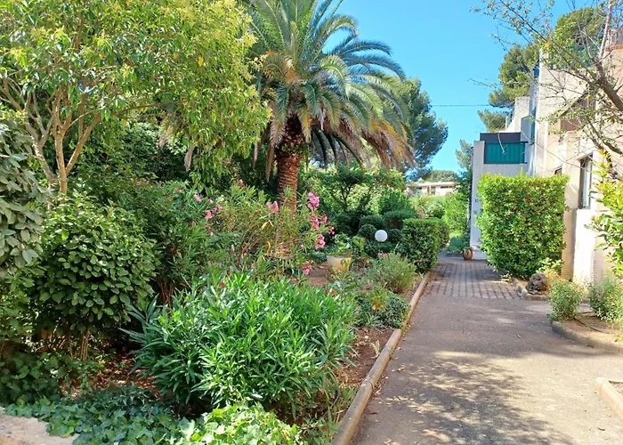 With Pool - Near The Bandol